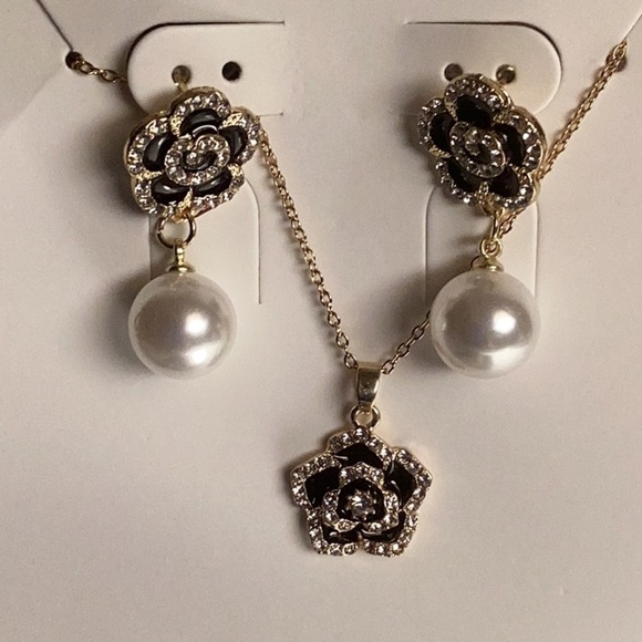 NEW CAMELIA SET Necklace, Earrings & RING OS size - Picture 7 of 9